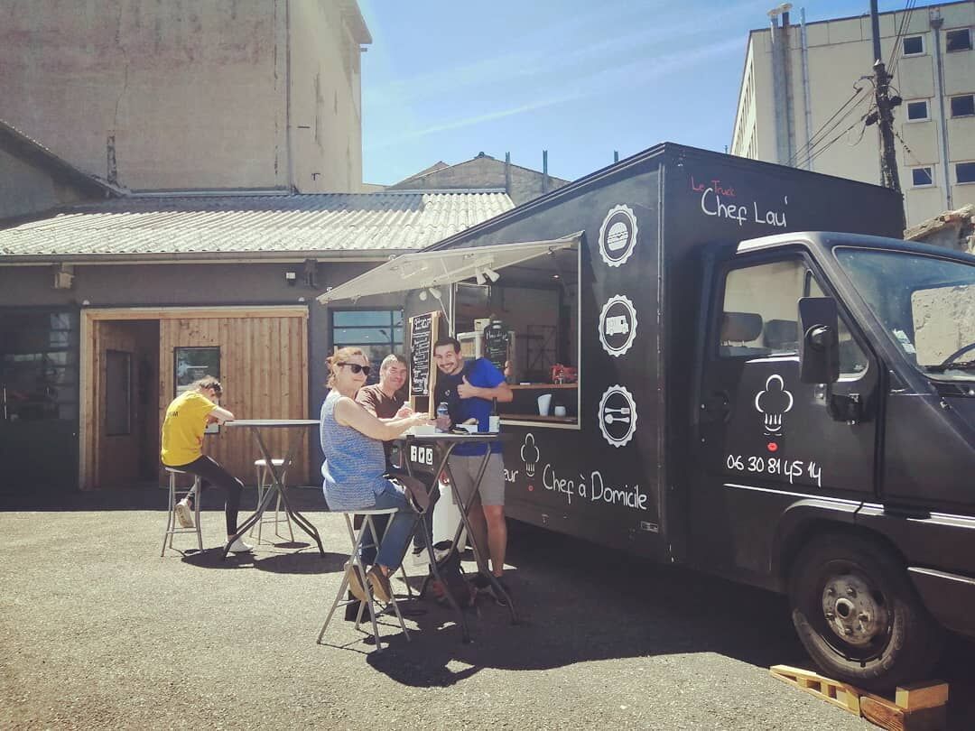 Le soleil, les sourires, la brasserie Stéphanoise, la musique de 