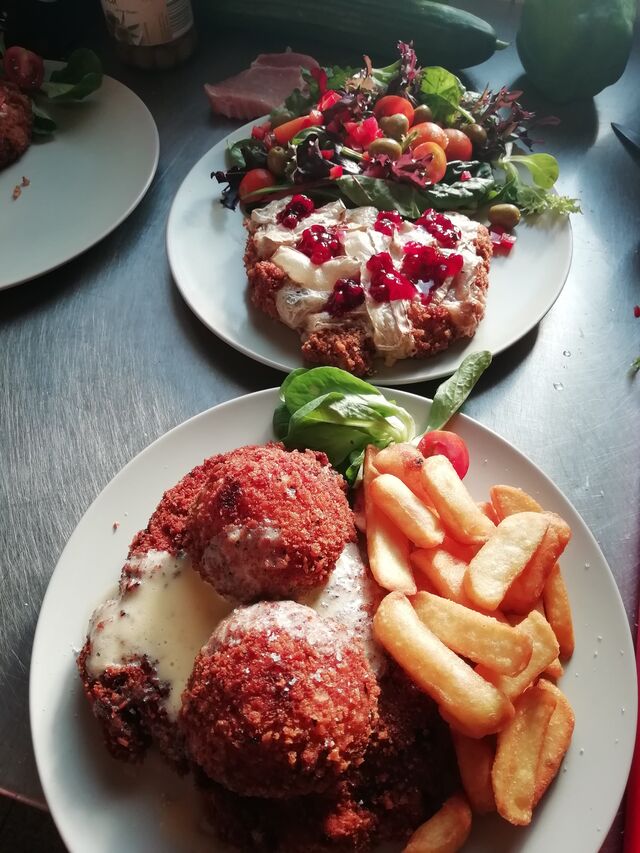 Schnitzel... Mittwochs bis Sonntags / 12- 21 Uhr / Togo & Lieferung 