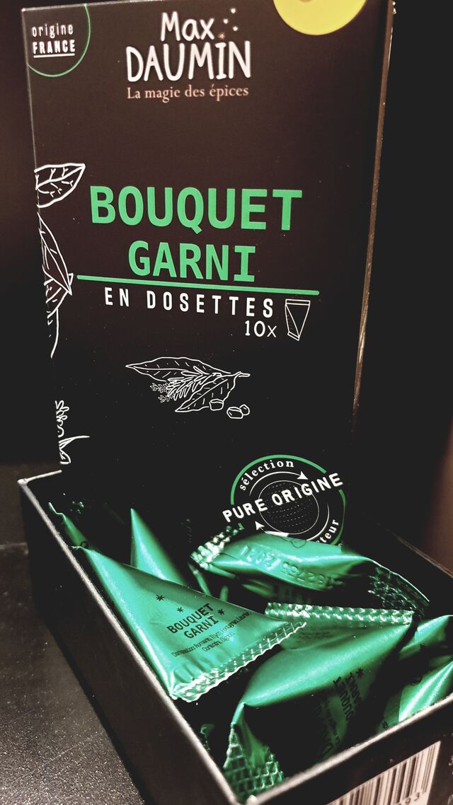BOUQUET GARNI, la saveur dominante est le Romarin, Thym et le Laurier avec 1 pointe de Fenugrec, coriandre et oignon.