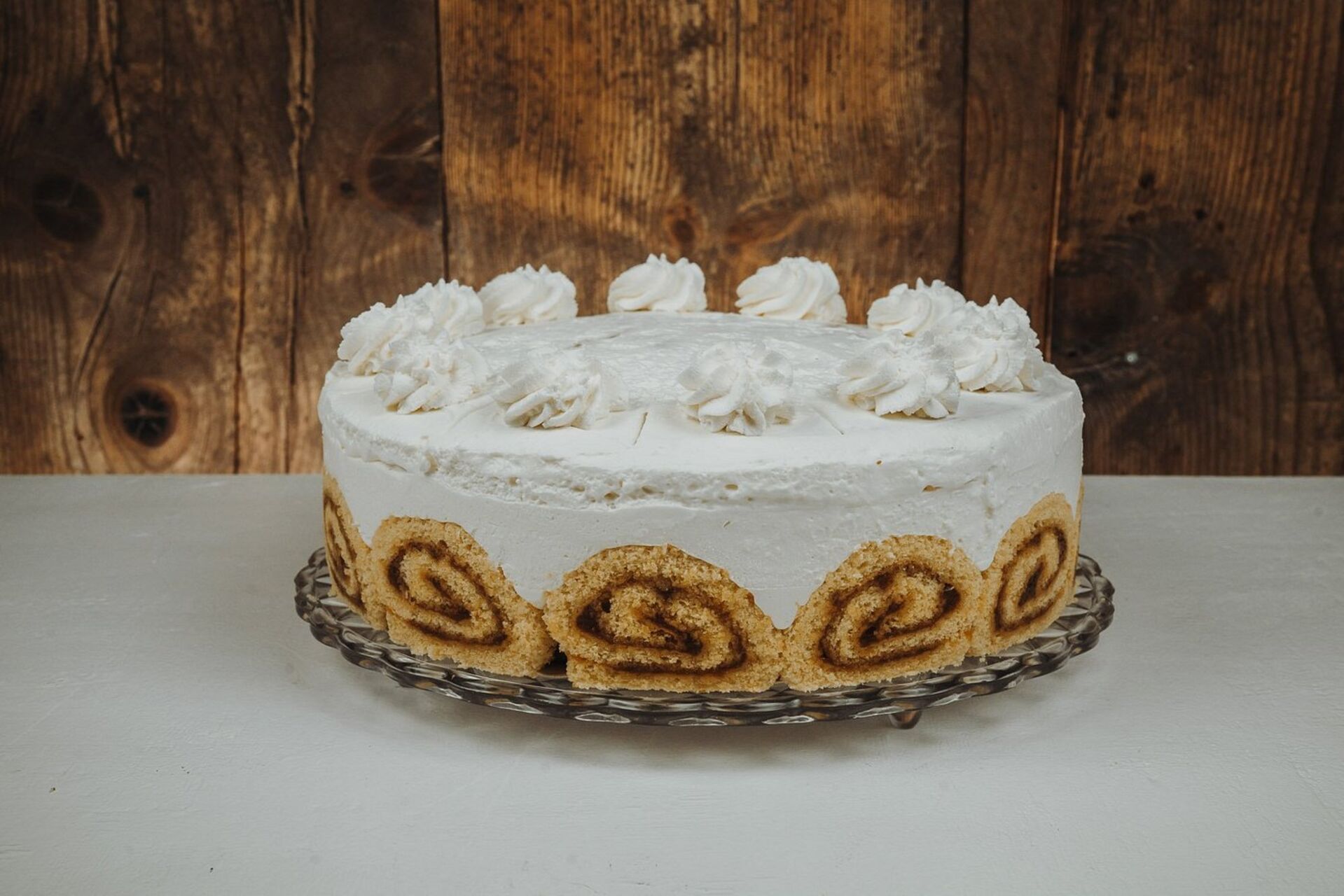 Probieren Sie unsere unwiderstehlichen Sahnetorten...