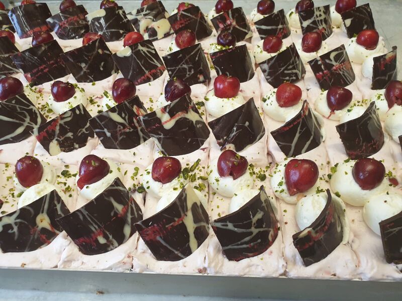 #5 Sahnetorte mit Kirschen