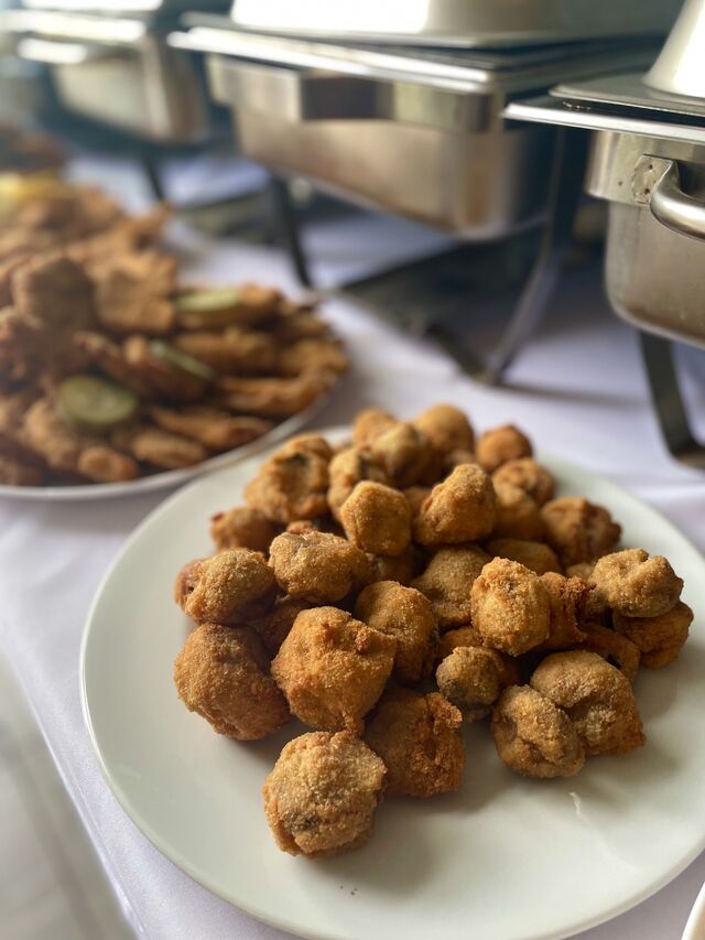 Smažené žampiony plněné nivou