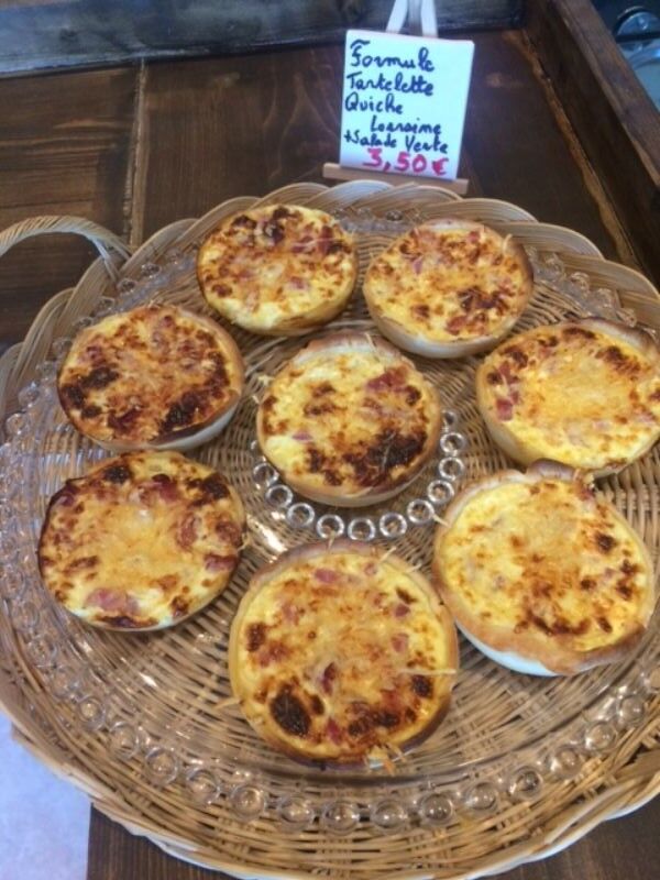 Petites quiches Lorraines, à consommer sur place ou à emporter
3.50 pièce
Sur place, elle sont servies avec salade verte