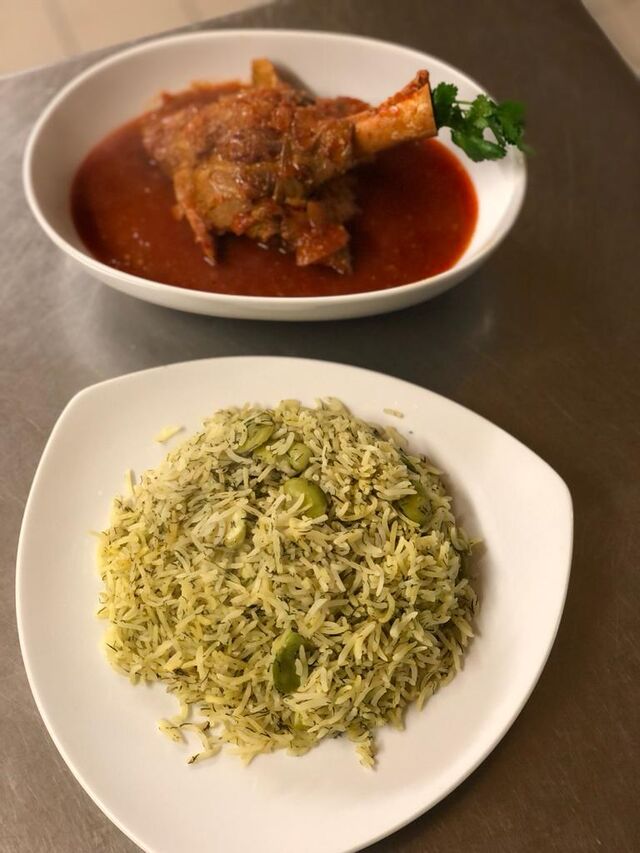 Baghali Palaw
Riz mélangé avec fèves et de l'aneth
Souris d'agneau en sauce 