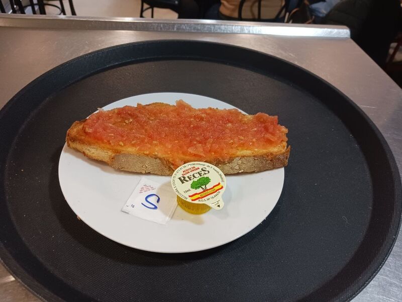 Tostada con tomate y AOVE