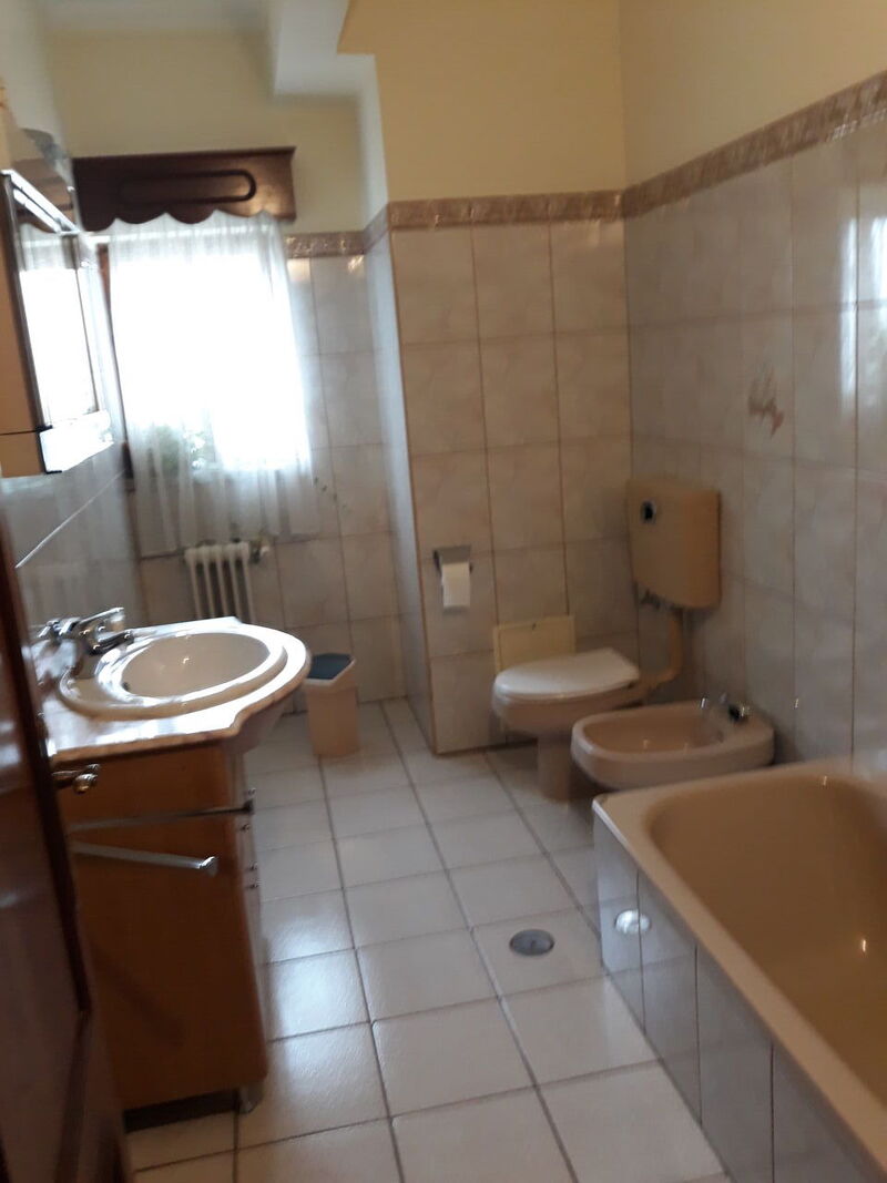 Casa de banho em frente ao Quarto Florido