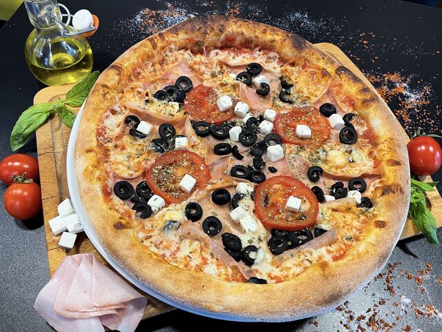 GRECA
paradicsomszósz, mozzarella, sonka, paradicsom karika, olívabogyó, feta sajt, oreganó