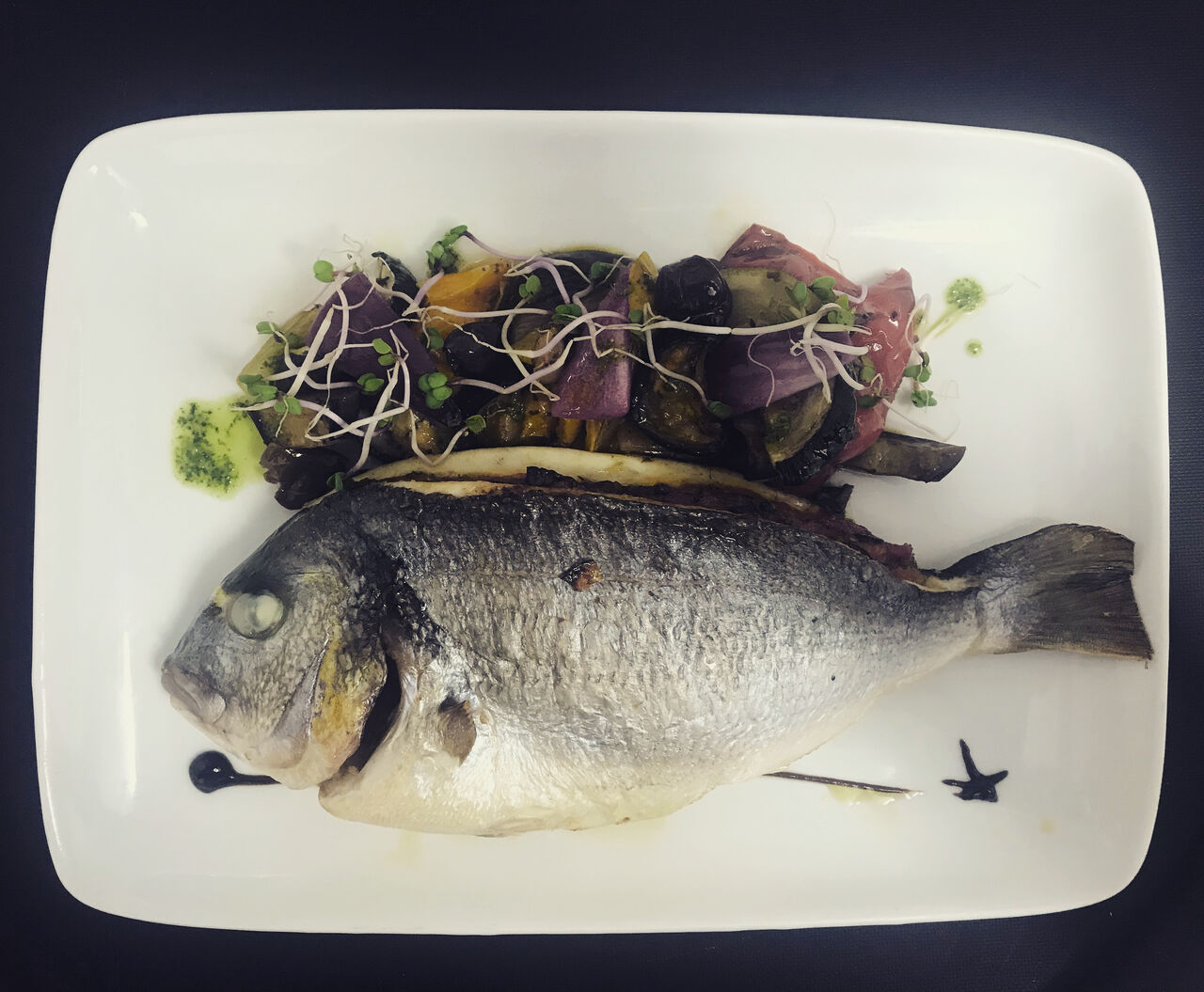 Daurade Royale Servie Entière, Légumes de Saison