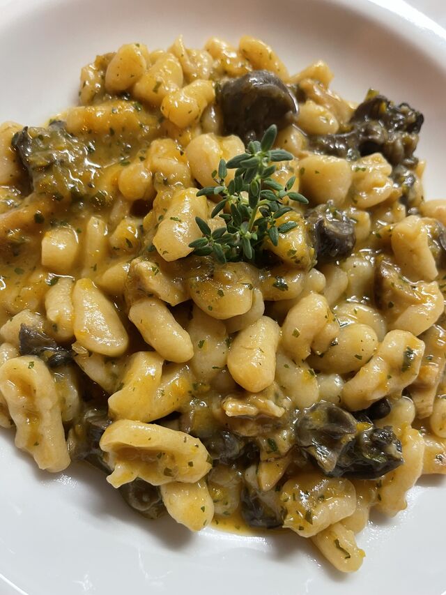 Pisarei con lumache alla bobbiese e funghi porcini