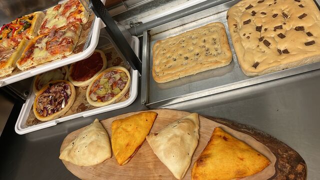 Focaccia coi ciccioli e focaccia sale e rosmarino 