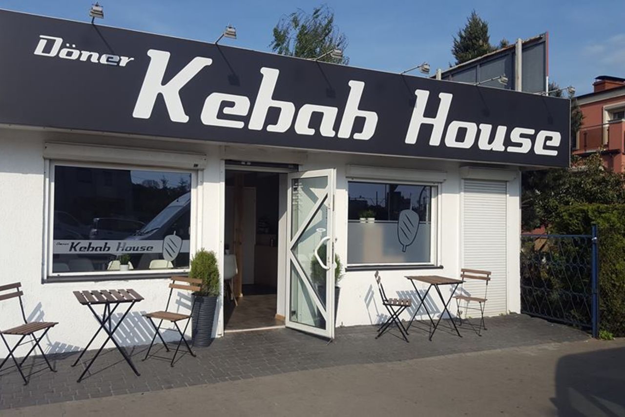 NA ZEWNĄTRZ WYGLĄDAMY