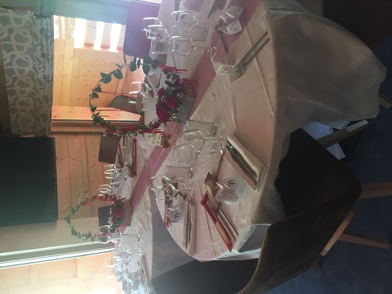 Nous organisons vos réceptions (mariages, repas de famille, anniversaires...)