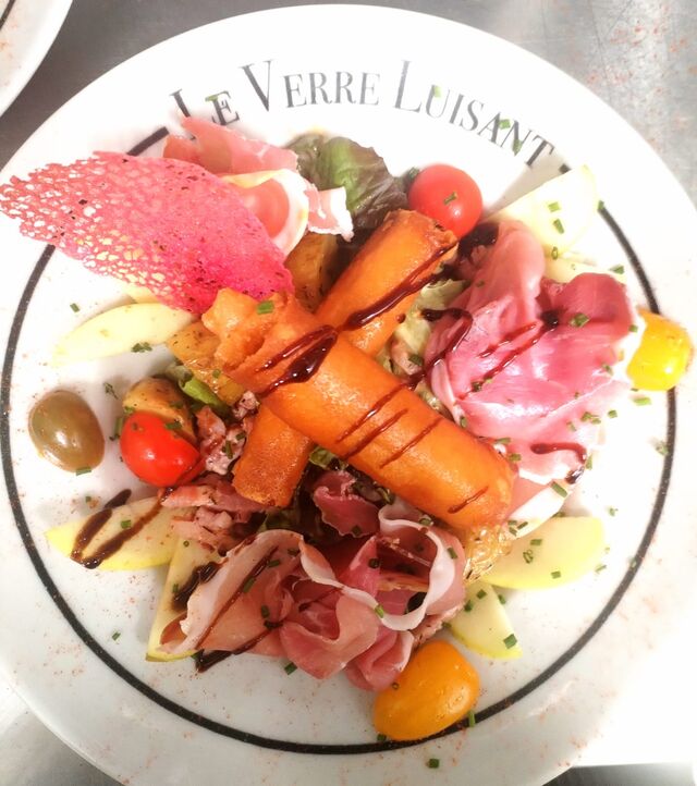 SALADE BIQUETTE AUX NEMS DE CHEVRE ET MENTHE FRAICHE