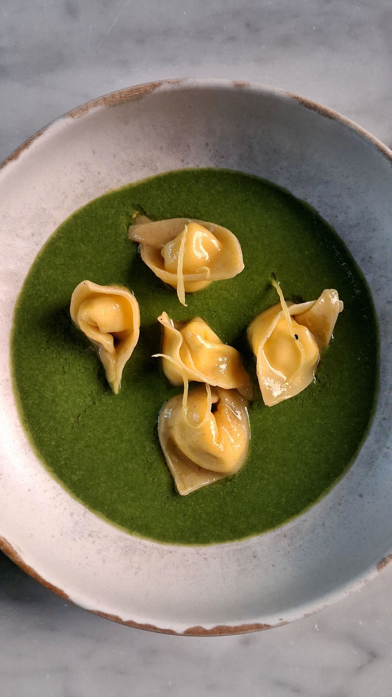 RAVIOLI DI RICOTTA,LIMONE,CREMA DI BORRAGINE.