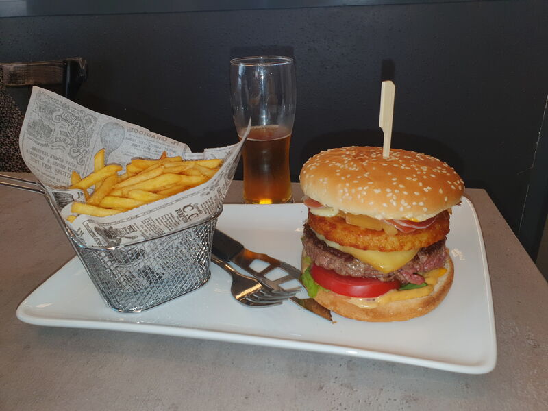 Hamburger maison sur place et à emporter