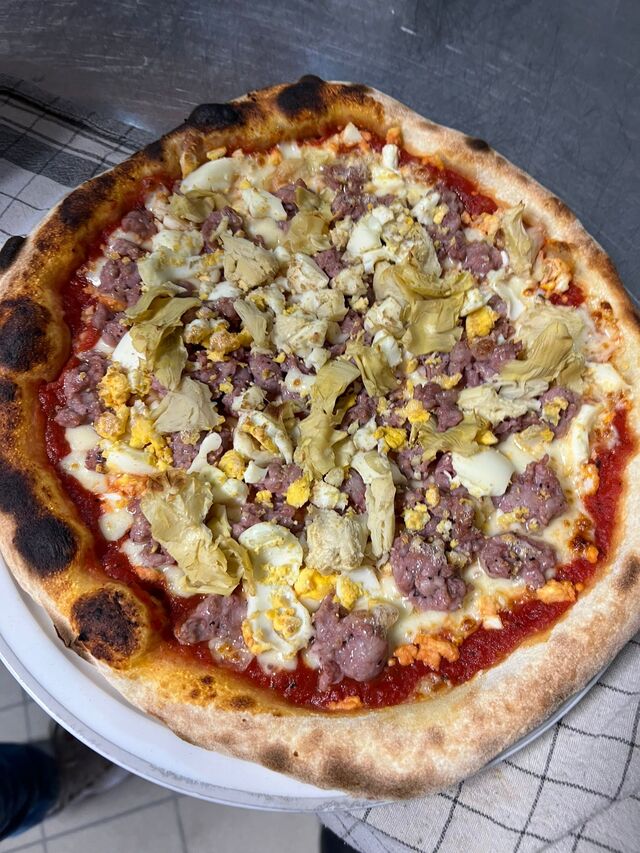 Selbstgestaltete Pizza