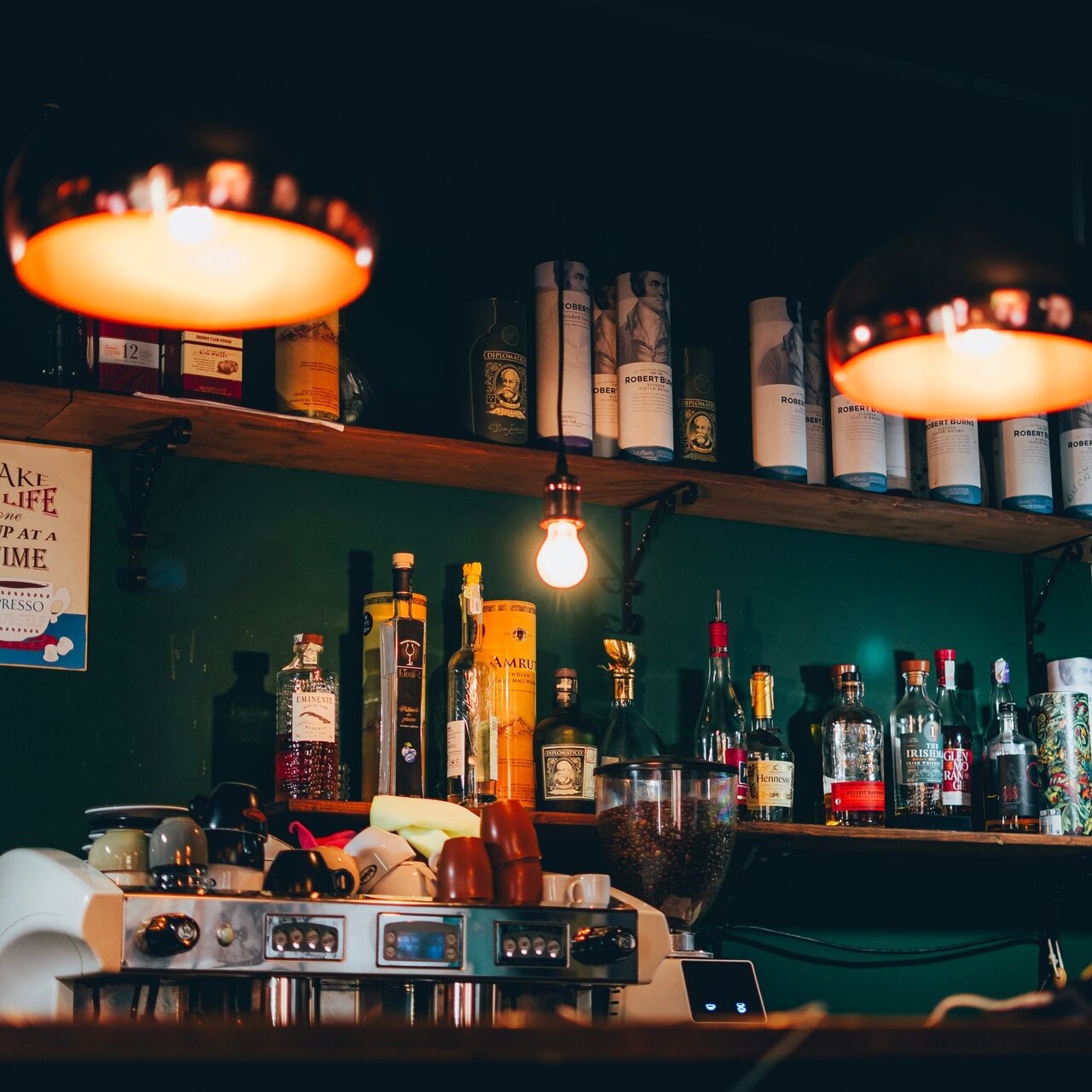 🍸Weekendul tău începe cu un cocktail de la Kashmir!