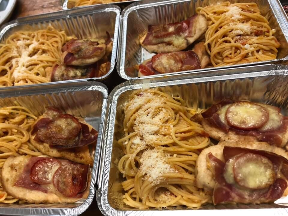 Escalopes gratinées - jambon cru - tomates - Mozzarella et Spaghettis sauce tomates fraîches et parmesan