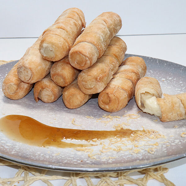 #TequeñoVenezolanos
Nuestros Pequeños venezolanos rellenos de queso.