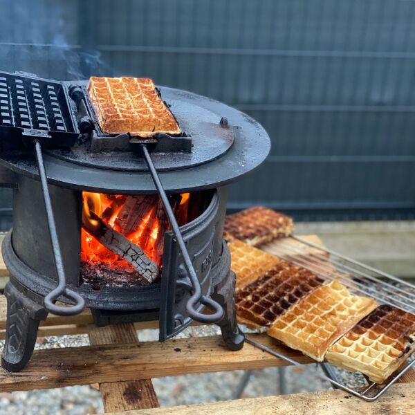 Location gaufrier feu de bois à la journée: 10€ la journée / 30€ le week-end