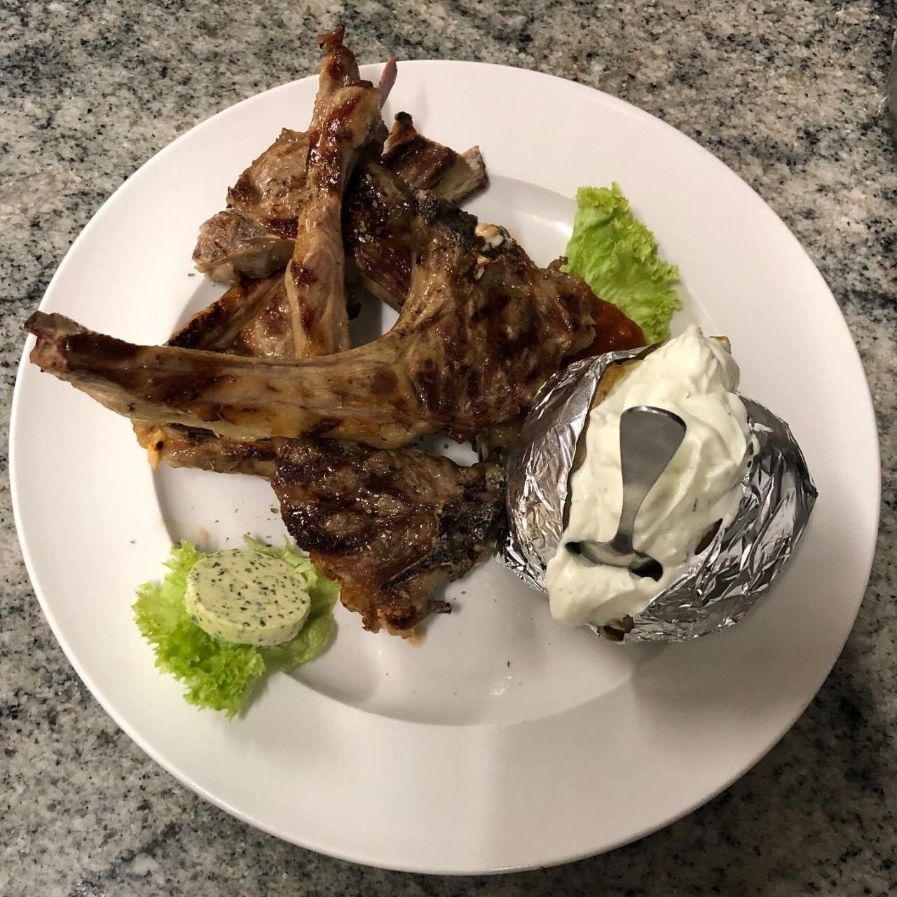 frische Lammkoteletts