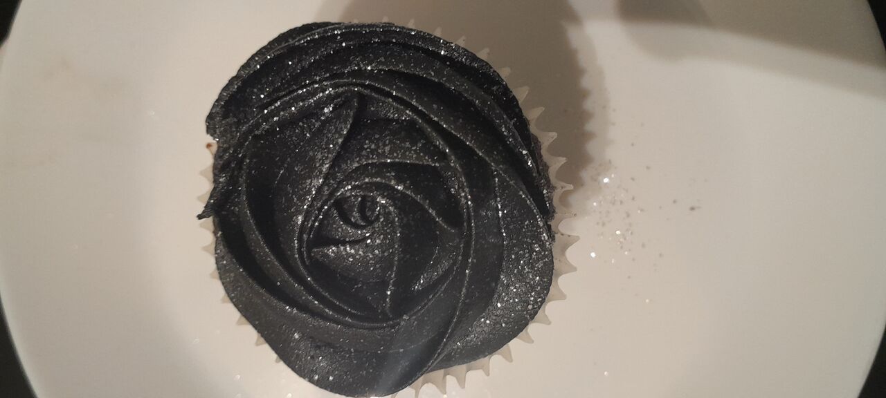 Rose noire avec paillettes argenté