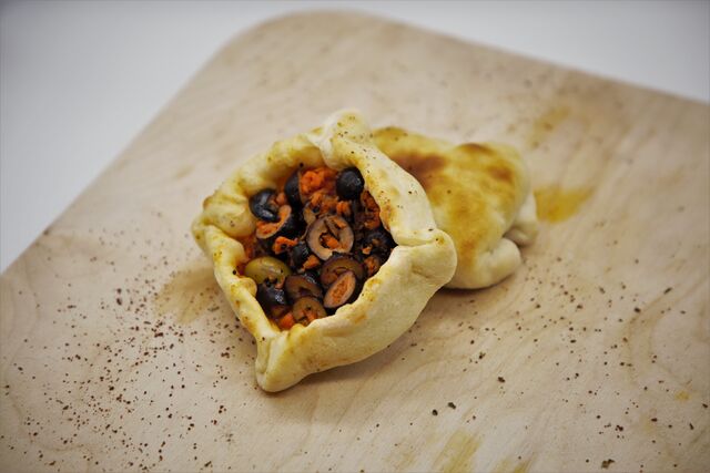 Gefüllte Teigtaschen mit Oliven