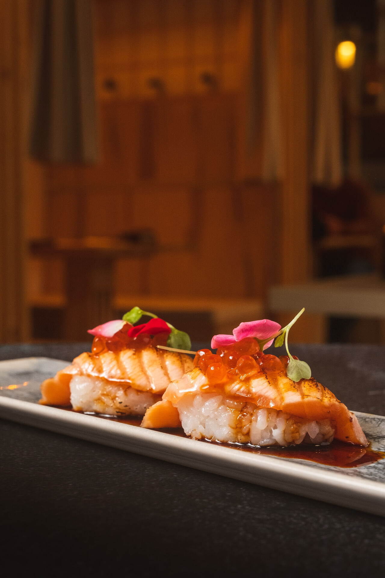 N. Salmon flameado con Ikura