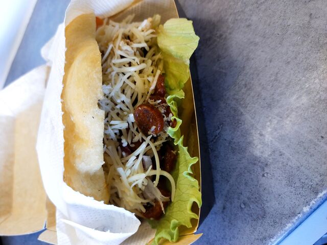 BOKITS
complet poulet, merguez salade tomate oignon sauce au choix.