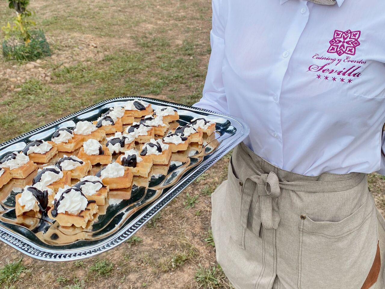 Recena dulce: chupitos de chocolate con minichurros y minigofres