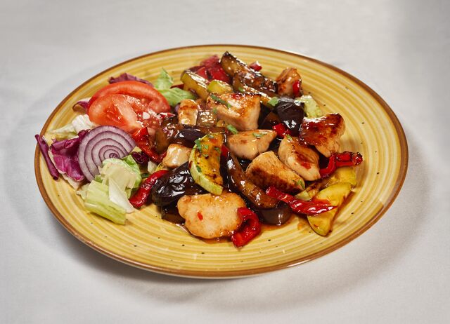 Tigaie picantă de pui cu legume