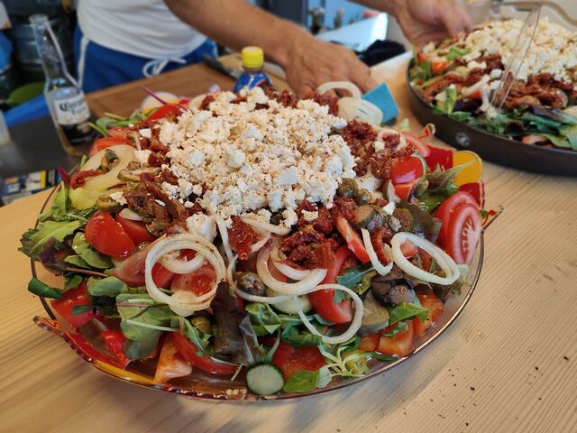 K objednání jsou i zeleninové saláty dle nabídky a vaší volby ingrediencí.