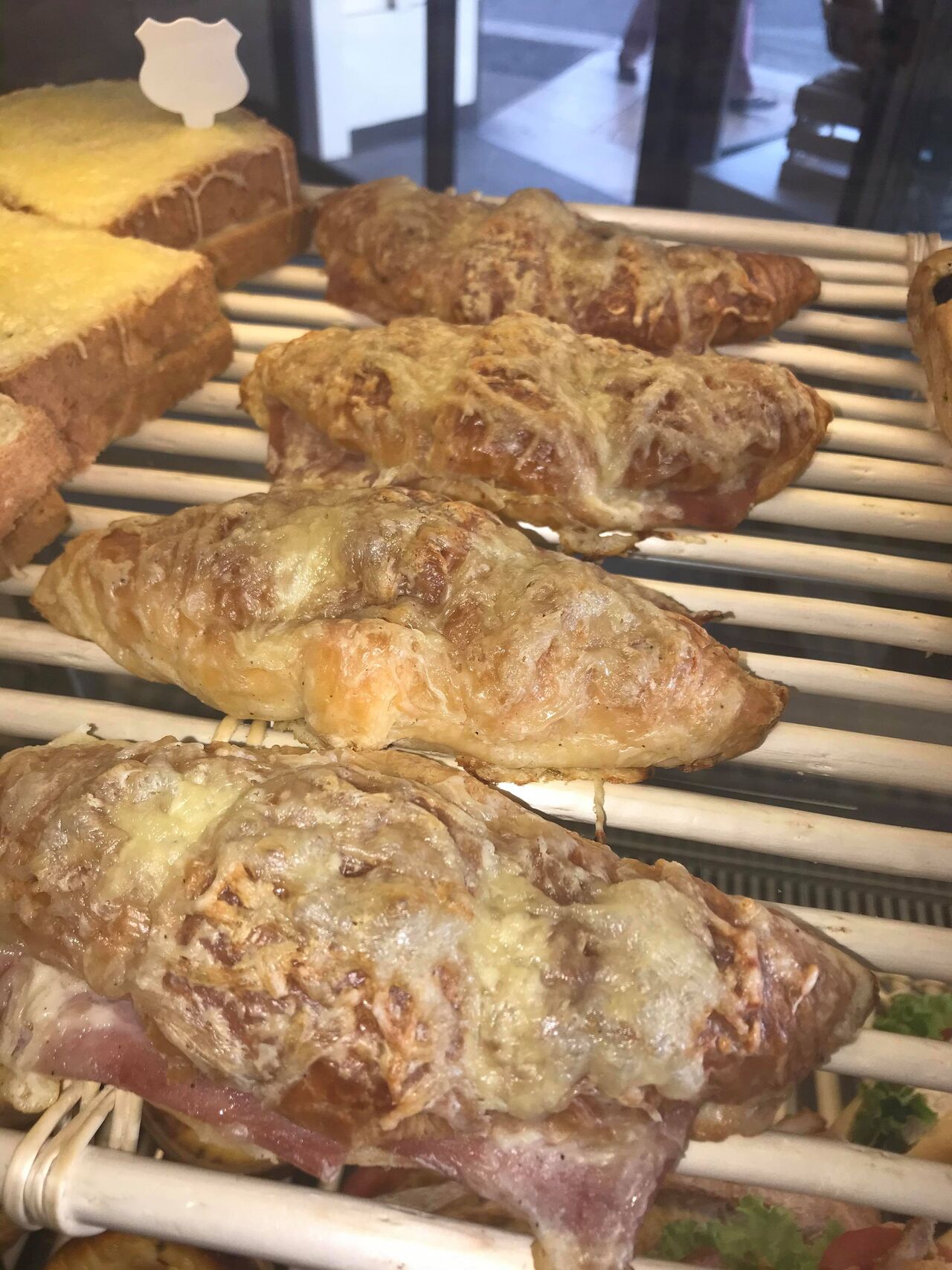 Croissant au jambon