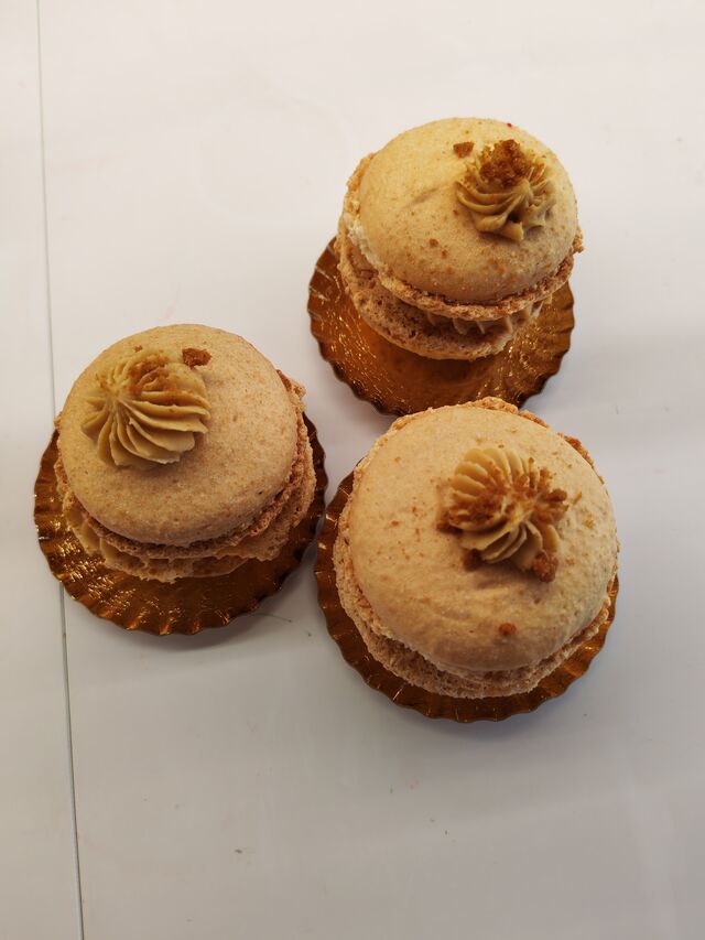 Macaron au choix framboise, caramel, speculoos, citron, nutella, Baileys, mangue...