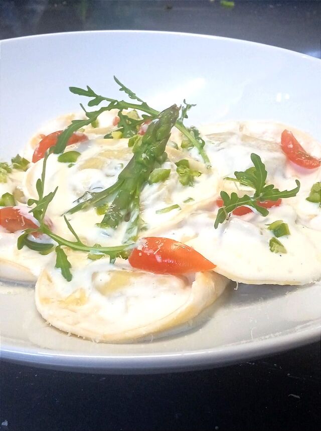 Pâtes fraîches farcies aus asperges