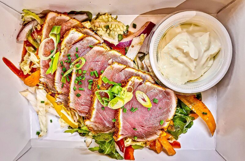 Tataki de thon, crème de wasabi et légumes croquants 