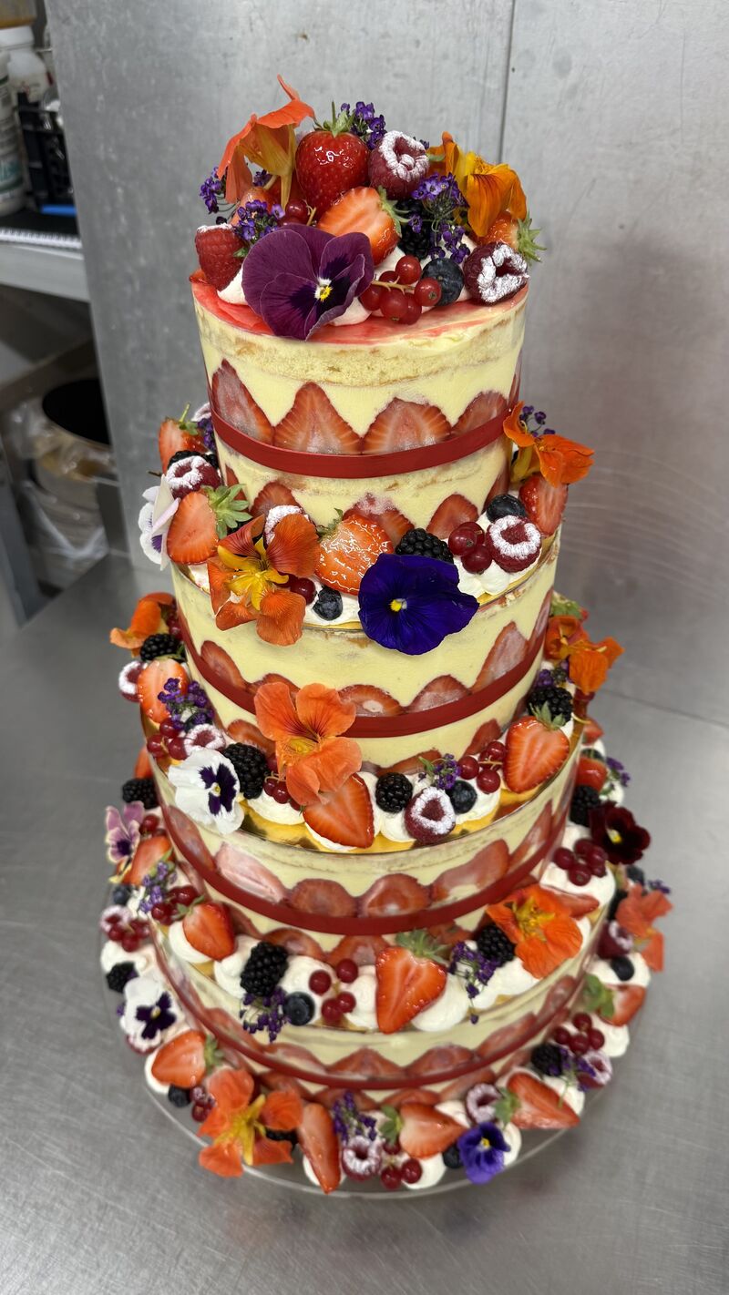 Wedding cake Fraisier