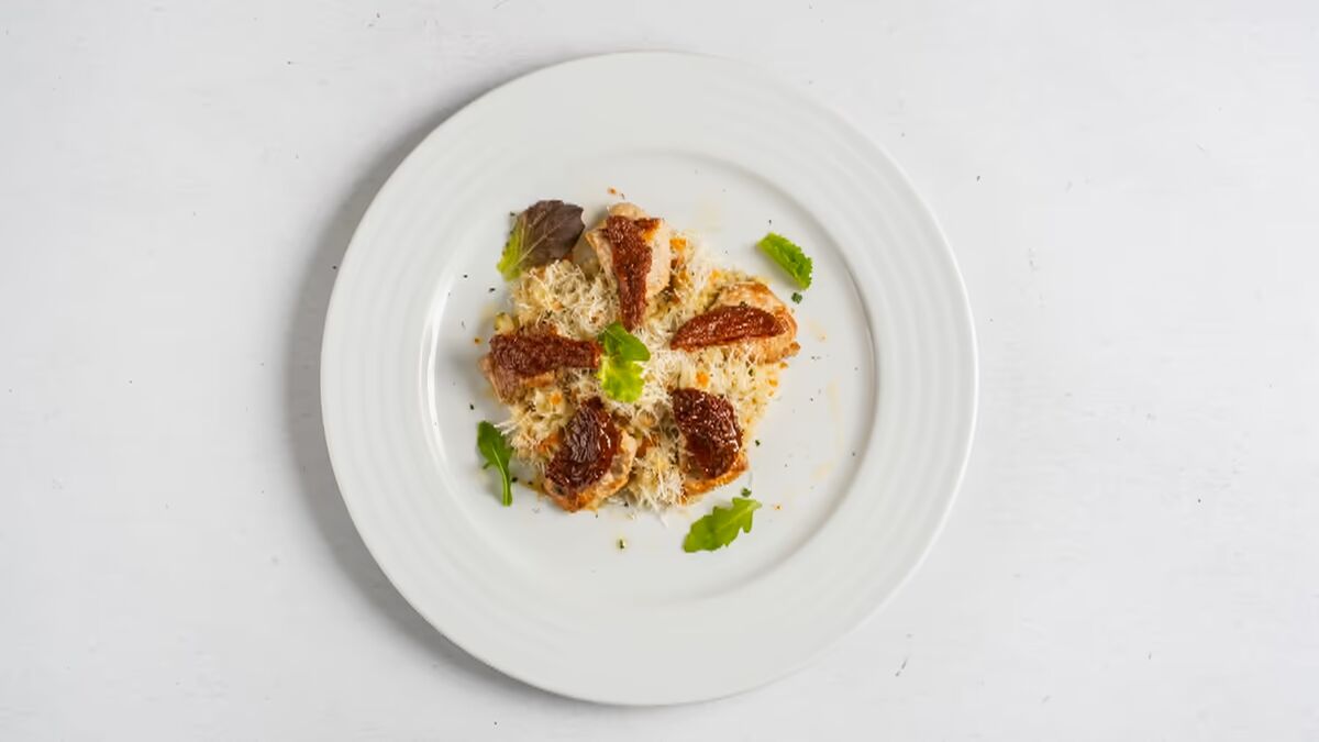 Cuketové risotto Arborio, krutí medailonky se sušenými rajčaty a sýrem Gran Moravia.