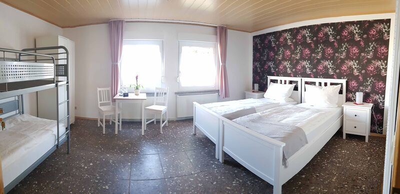 MEHRBETT- / FAMILIENZIMMER 15