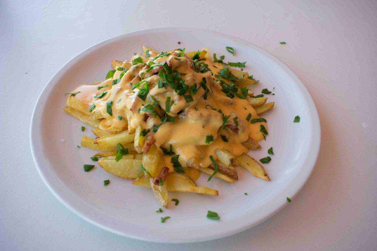 Patatas TUCSON
(patatas caseras, Bacon , cheddar , cebolleta )