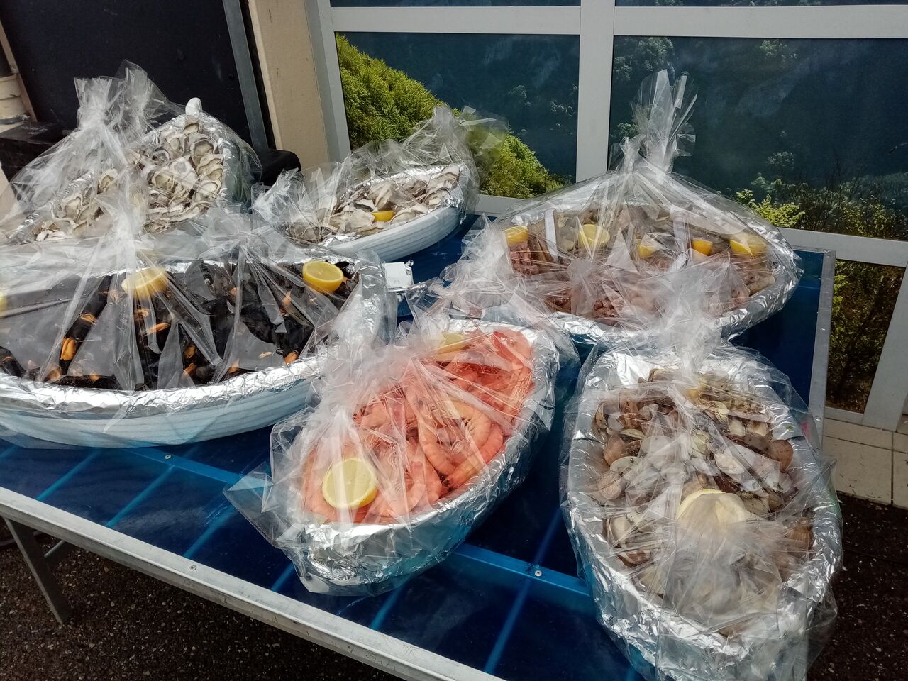 Vous pouvez aussi nous contacter pour vos repas d'entreprise , mariage , anniversaire ou autres évènements ,et nous demander un