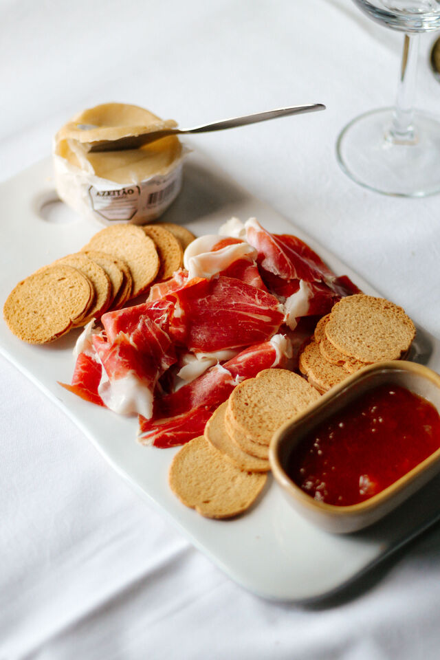 Presunto Ibérico e Queijo de Azeitão dop / Cured Iberian Ham and ‘Azeitão’ Cheese 