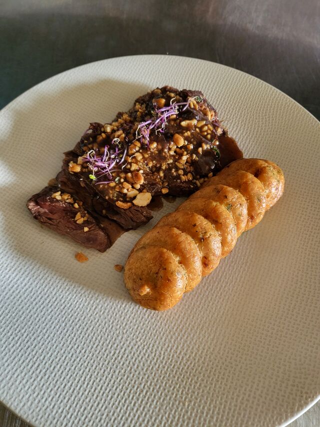 La pièce du Boucher à la cacahuètes, pomme dauphine 