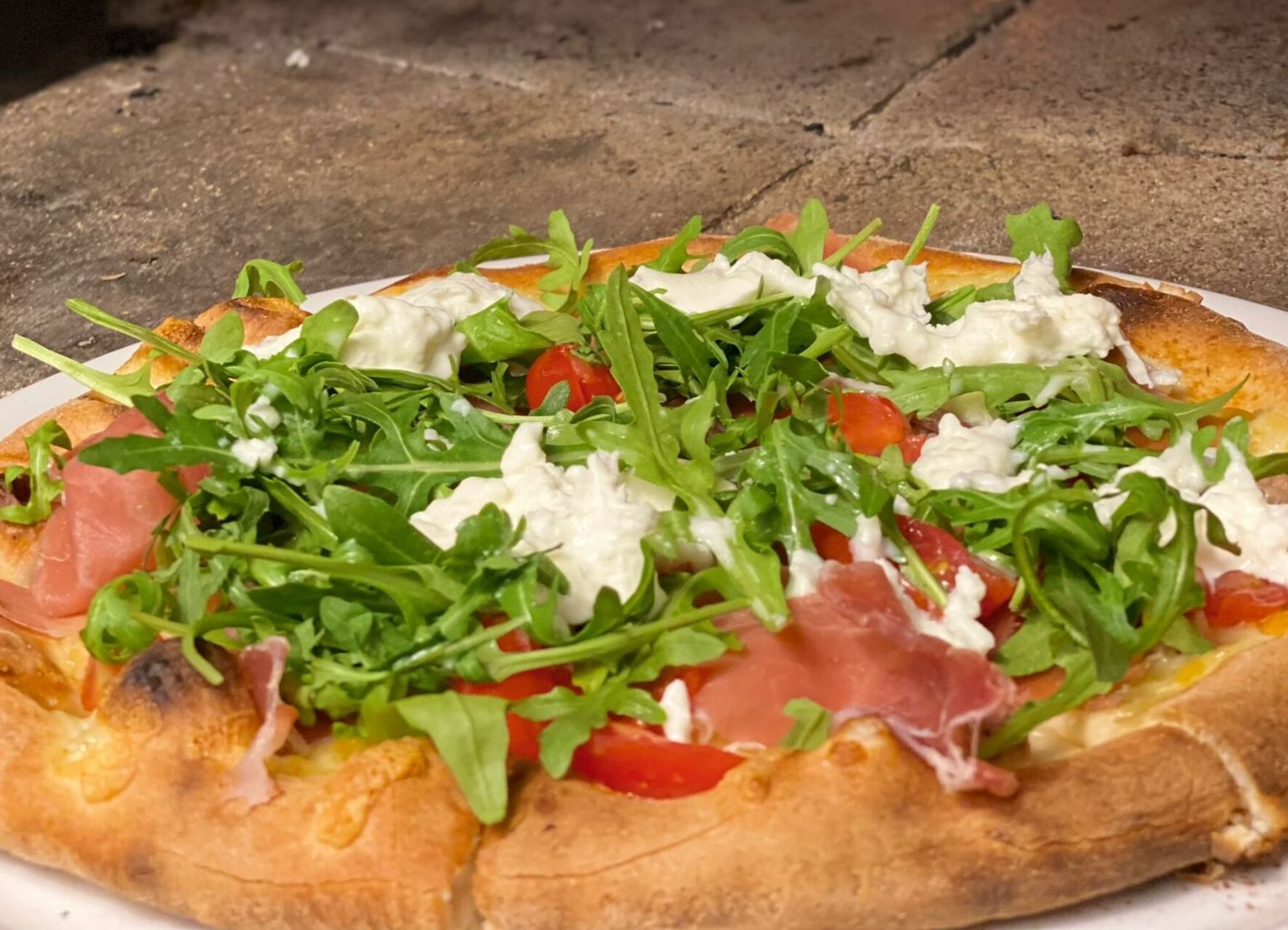 Holzofen-Pizza