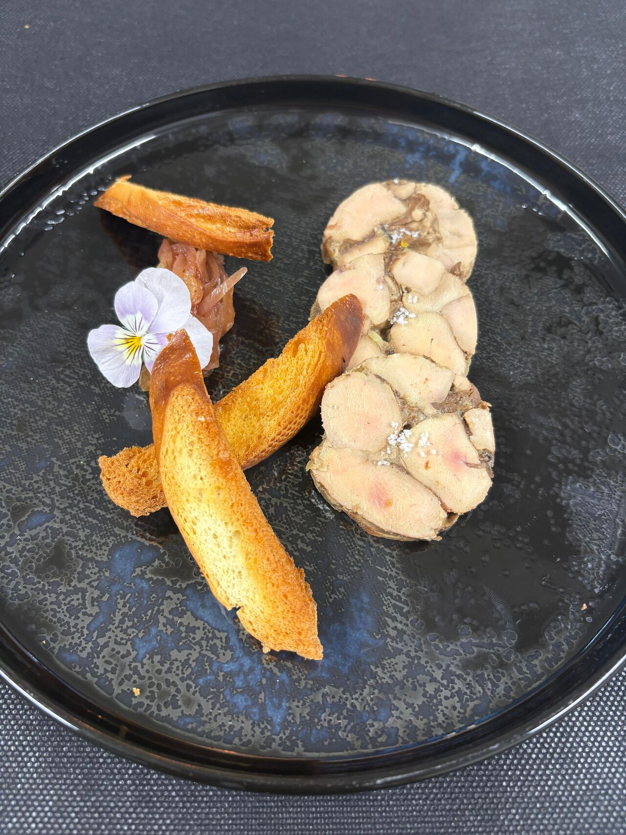 Marbré de foie gras aux cèpes & chutney de raisin blanc au Porto