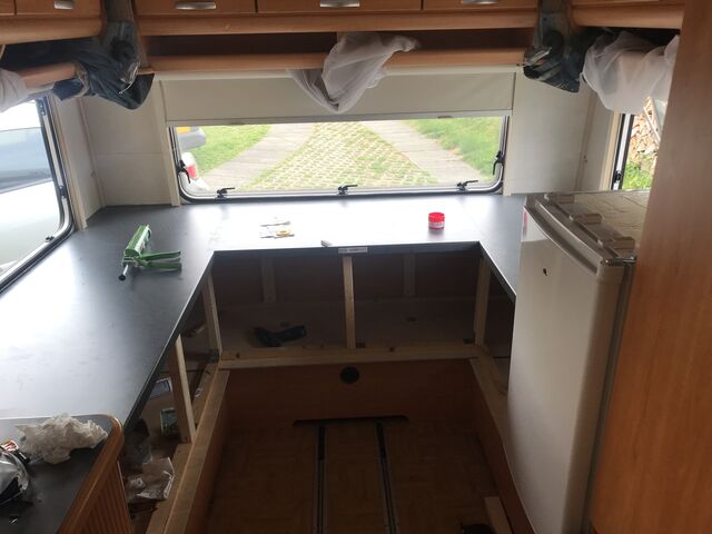 neue Arbeitsplatte & Kühlschrank