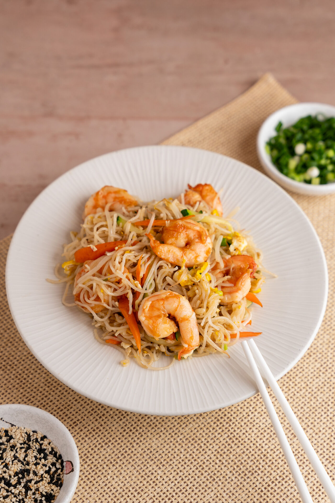Spaghetti di Riso con Gamberi e Verdure