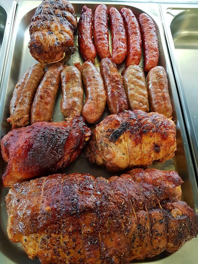 - Rôti de dinde farci aux champignons
- Saucisses de Toulouse
- Andouillettes
- Jambonnette de dinde
- Rôti de porc échine