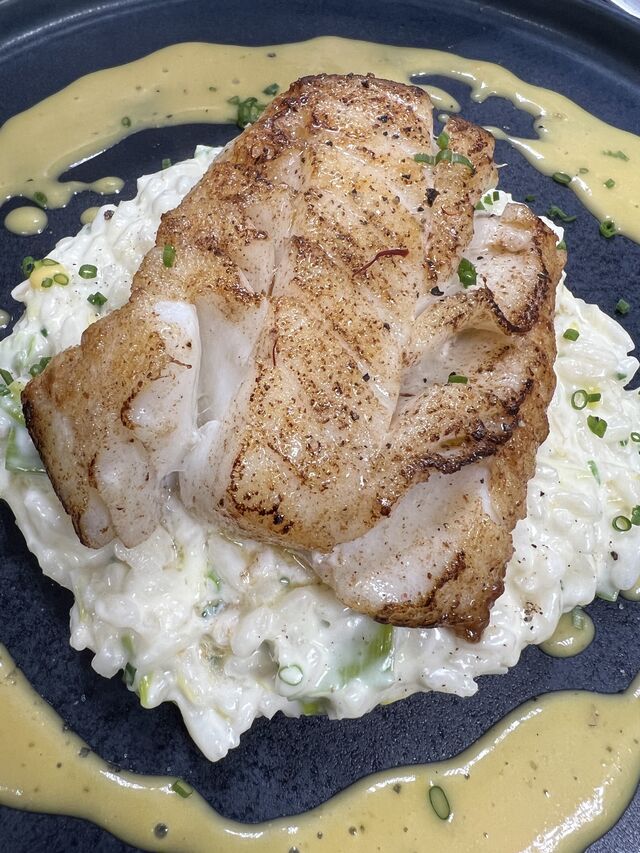 Le Dos de Cabillaud, Sauce Safran et Risotto aux Poireaux