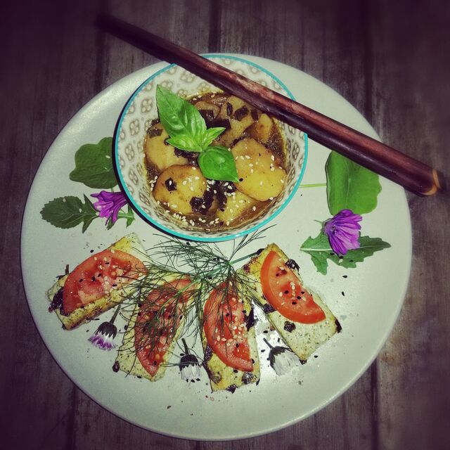 Ragoût de topinambours, tofu, fleurs sauvages